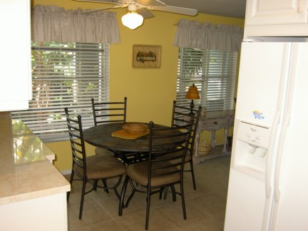 Charming Cottage in the heart of Siesta Key Village!