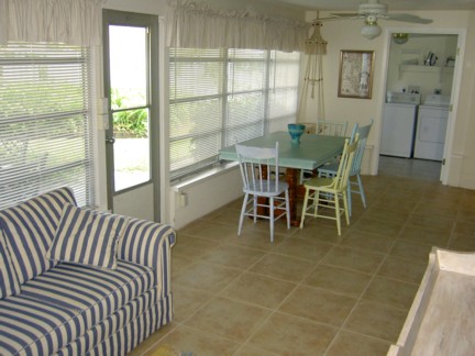 Charming Cottage in the heart of Siesta Key Village!