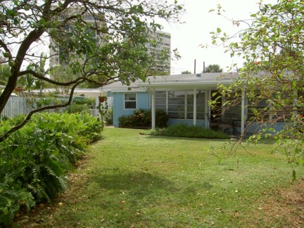 Charming Cottage in the heart of Siesta Key Village!