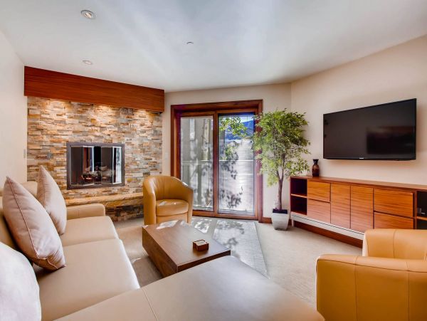 Vail Two Bedroom Sleeps Six 150 Yards to the Gondola.