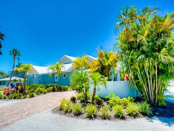 Two Bedroom Vacation Cottage 3 min Walk to Beach