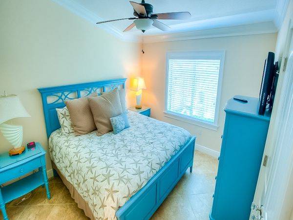 Two Bedroom Vacation Cottage 3 min Walk to Beach