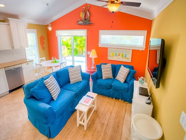 Two Bedroom Vacation Cottage 3 min Walk to Beach