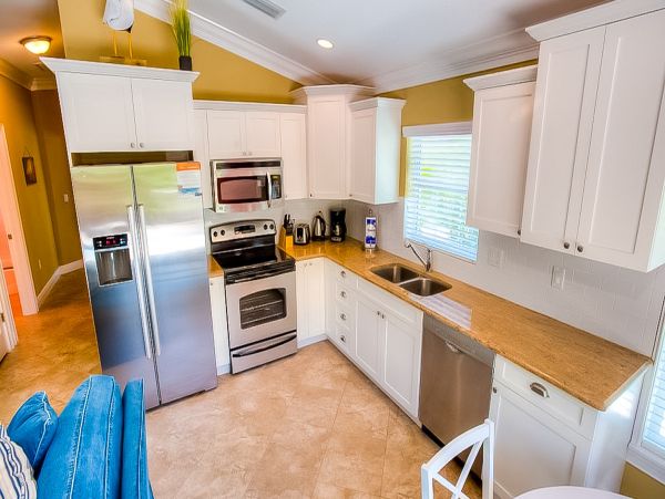 Two Bedroom Vacation Cottage 3 min Walk to Beach