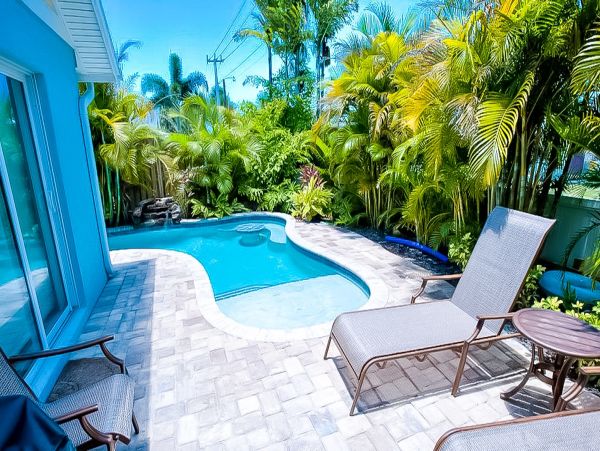 Two Bedroom Vacation Cottage 3 min Walk to Beach