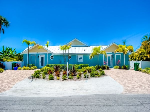 Two Bedroom Vacation Cottage 3 min Walk to Beach