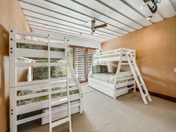 Beautiful Pool Home on Anna Maria Island Sleeps 16