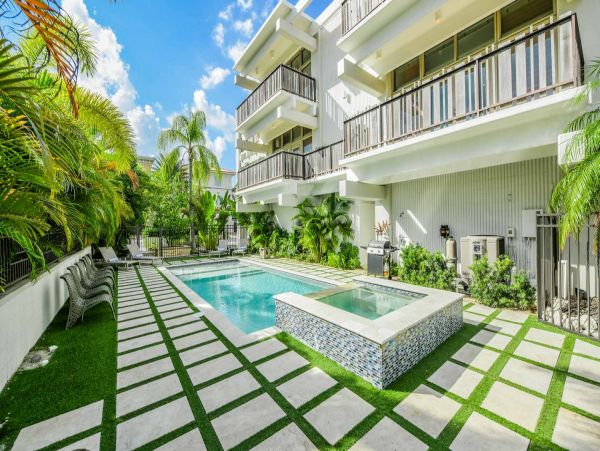 Beautiful Pool Home on Anna Maria Island Sleeps 16