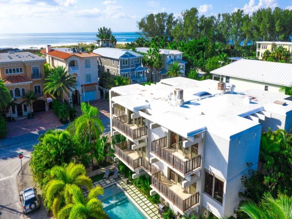 Beautiful Pool Home on Anna Maria Island Sleeps 16