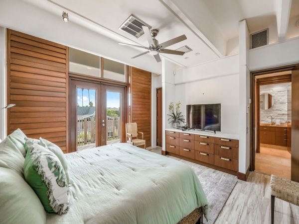 Beautiful Pool Home on Anna Maria Island Sleeps 16