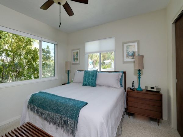 Charming Island Retreat: Updated Cottage with Private Pool & Spa