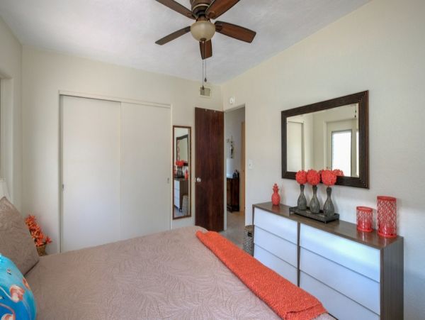 Charming Island Retreat: Updated Cottage with Private Pool & Spa