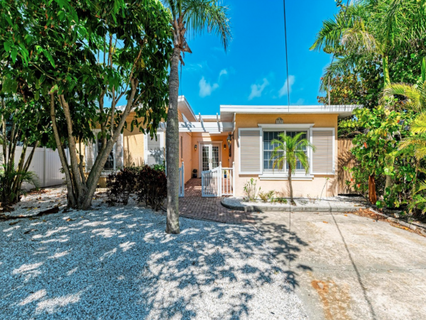 Anna Maria Beachfront 3 Bedroom Vacation Rental Home