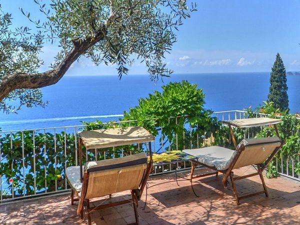 Three Bedroom Positano Villa 490 ft from Beach!