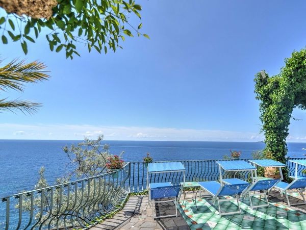 Three Bedroom Positano Villa 490 ft from Beach!