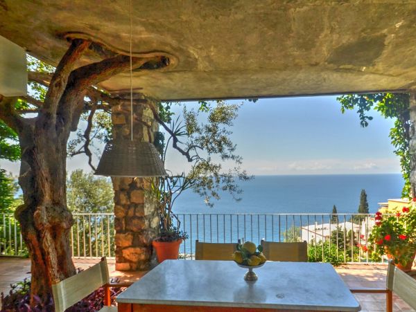 Three Bedroom Positano Villa 490 ft from Beach!