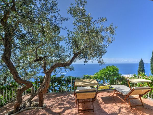 Three Bedroom Positano Villa 490 ft from Beach!