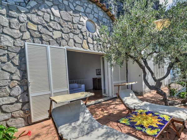 Three Bedroom Positano Villa 490 ft from Beach!