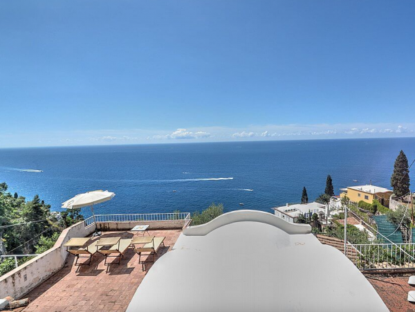 Three Bedroom Positano Villa 490 ft from Beach!