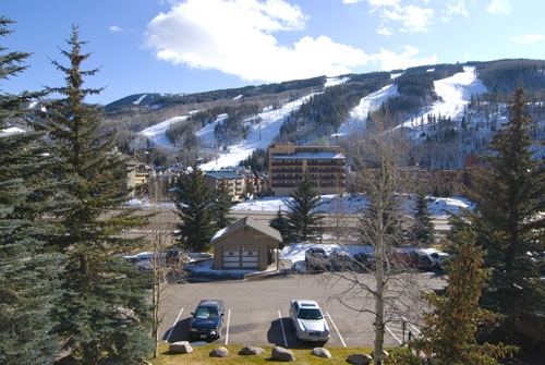 Vail, Colrado rental condo for skiing with mountain view