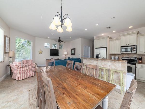 Six Bedroom Vacation Rentals on Anna Maria Island Sleeps 12