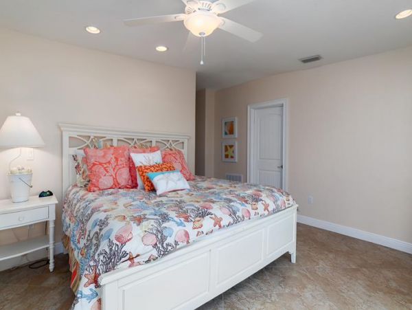 Six Bedroom Vacation Rentals on Anna Maria Island Sleeps 12