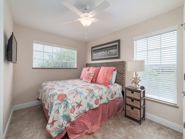 Six Bedroom Vacation Rentals on Anna Maria Island Sleeps 12