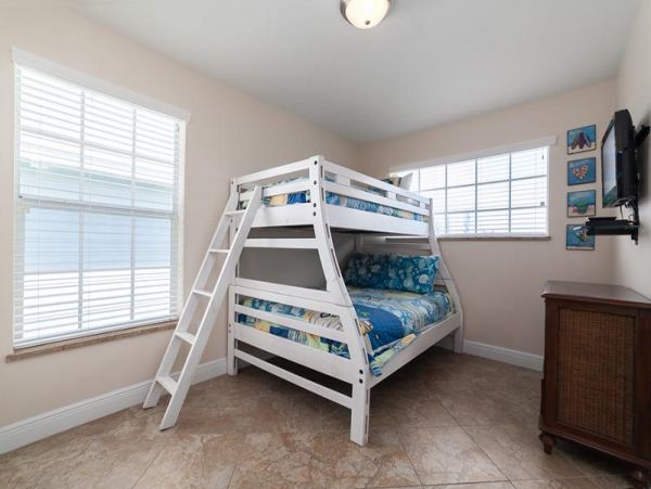 Six Bedroom Vacation Rentals on Anna Maria Island Sleeps 12