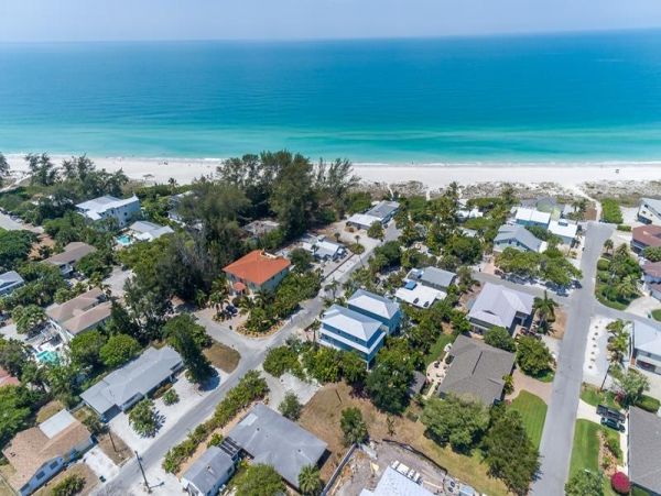 Six Bedroom Vacation Rentals on Anna Maria Island Sleeps 12