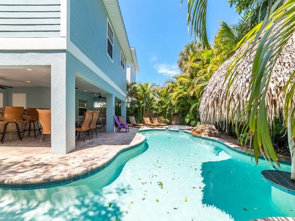 Six Bedroom Vacation Rentals on Anna Maria Island Sleeps 12