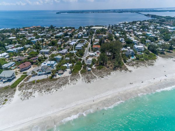 Six Bedroom Vacation Rentals on Anna Maria Island Sleeps 12