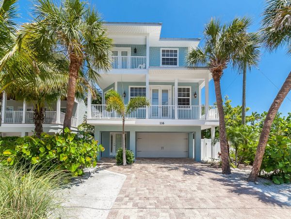 Six Bedroom Vacation Rentals on Anna Maria Island Sleeps 12