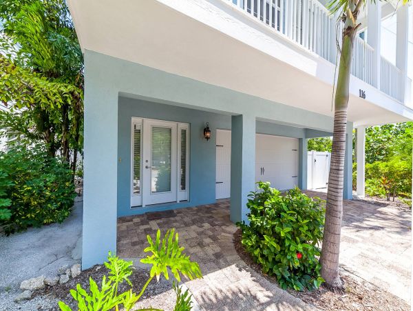 Six Bedroom Vacation Rentals on Anna Maria Island Sleeps 12