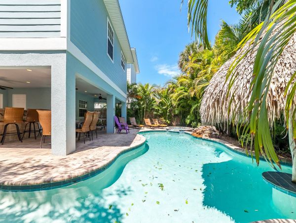 Six Bedroom Vacation Rentals on Anna Maria Island Sleeps 12