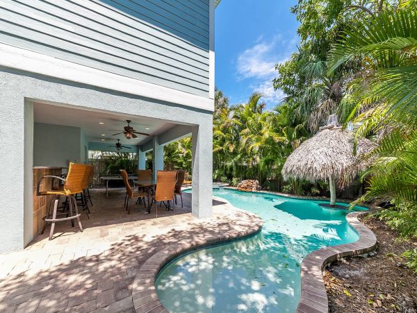Six Bedroom Vacation Rentals on Anna Maria Island Sleeps 12