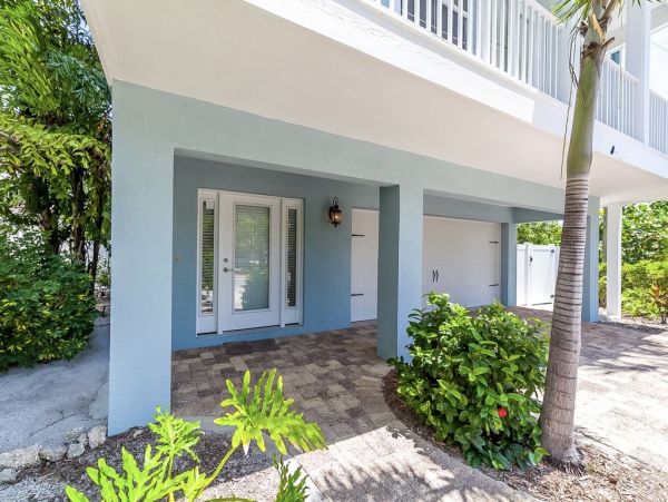 Holmes Beach Home With Private Pool Near the Gulf