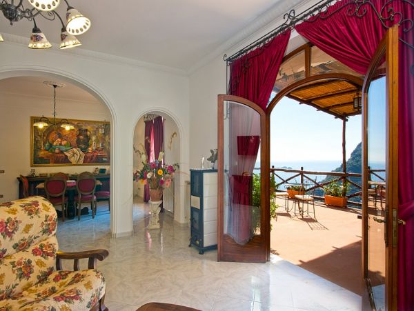 4 Bedroom Villa Just Outside of Positano with Pool