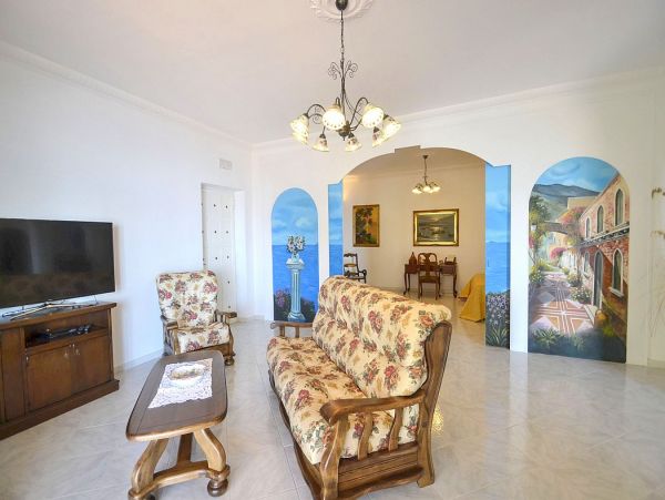 4 Bedroom Villa Just Outside of Positano with Pool