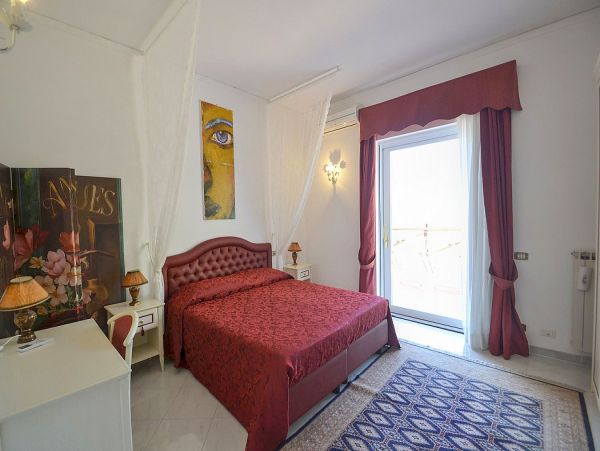 4 Bedroom Villa Just Outside of Positano with Pool