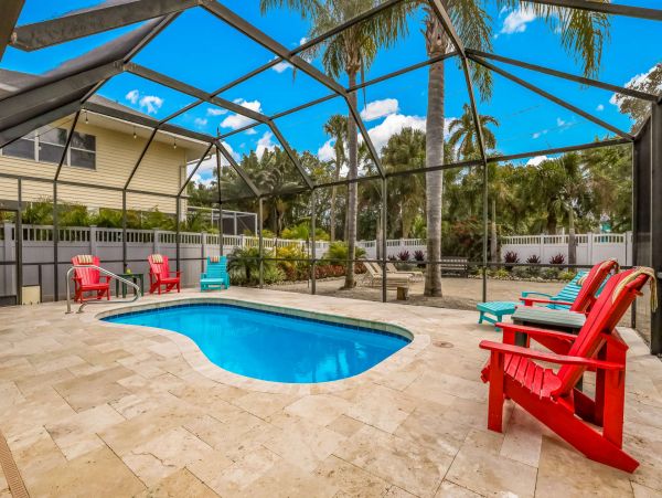Anna Maria Pool Home 3 Bedroom Sleeps 8 One Block to Beach
