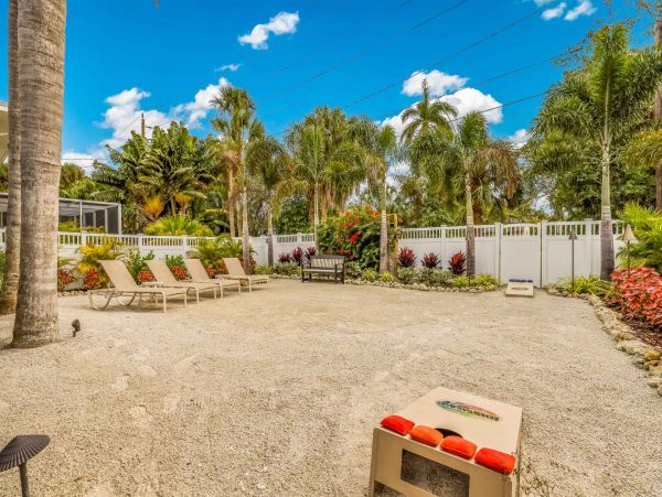 Anna Maria Pool Home 3 Bedroom Sleeps 8 One Block to Beach