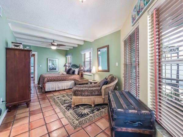 Anna Maria Pool Home 3 Bedroom Sleeps 8 One Block to Beach