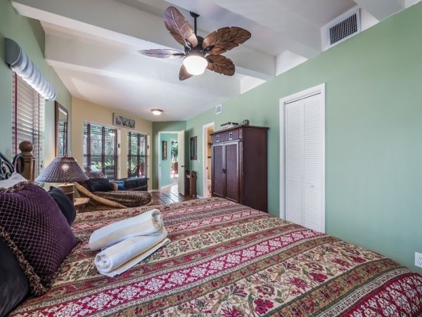 Anna Maria Pool Home 3 Bedroom Sleeps 8 One Block to Beach