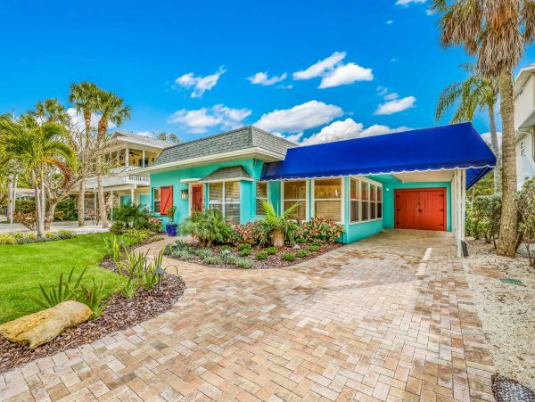 Anna Maria Pool Home 3 Bedroom Sleeps 8 One Block to Beach