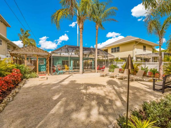 Anna Maria Pool Home 3 Bedroom Sleeps 8 One Block to Beach