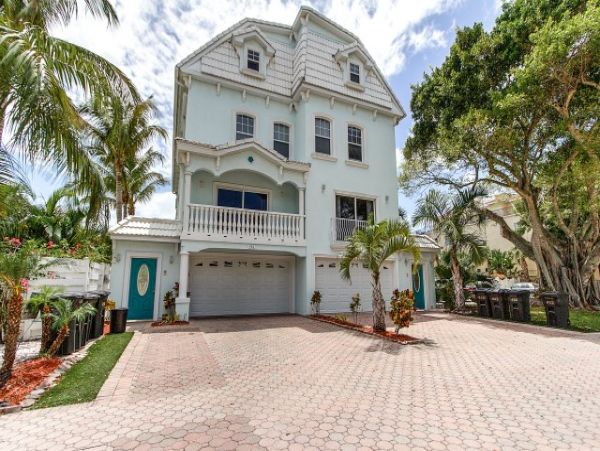 Spacious Siesta Key Retreat with Pool, Prime Location, and Family-Friendly Amenities