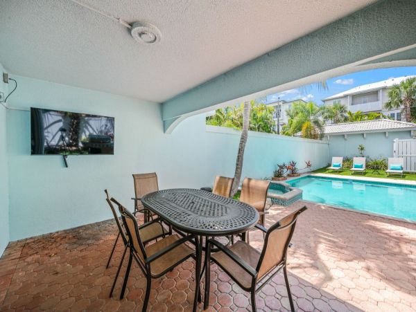 Spacious Siesta Key Retreat with Pool, Prime Location, and Family-Friendly Amenities