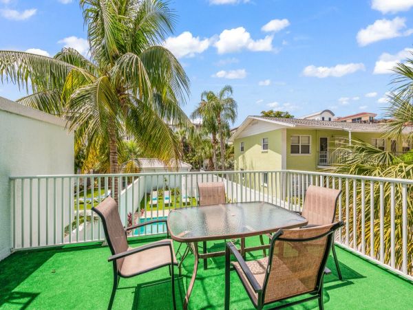 Spacious Siesta Key Retreat with Pool, Prime Location, and Family-Friendly Amenities
