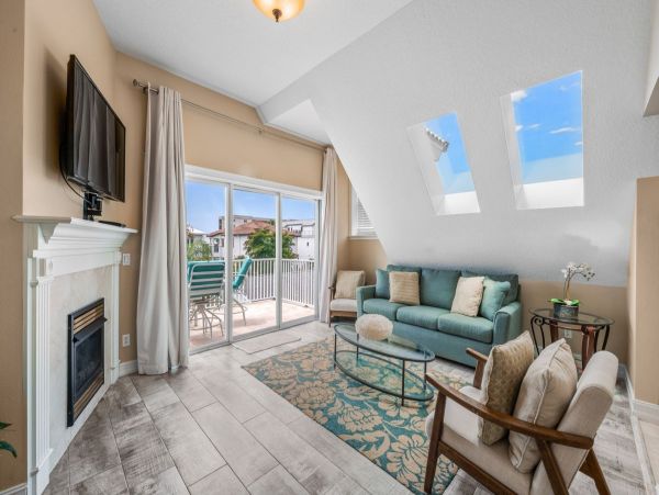 Spacious Siesta Key Retreat with Pool, Prime Location, and Family-Friendly Amenities