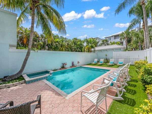 Spacious Siesta Key Retreat with Pool, Prime Location, and Family-Friendly Amenities